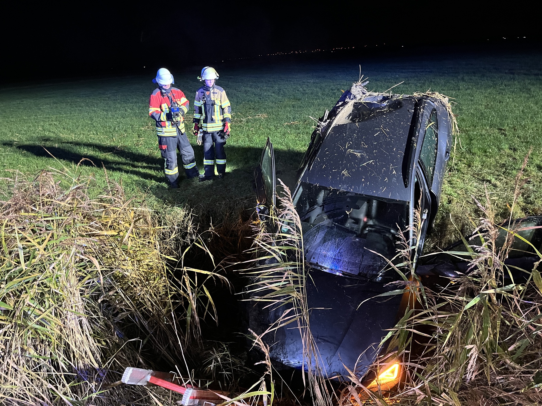 Einsatzfoto Verkehrsunfall zwischen Canum und Freepsum