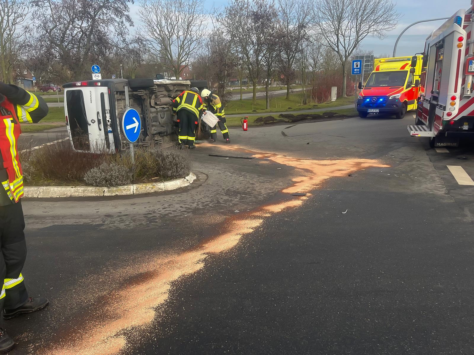 Einsatzfoto VU mit zwei beteiligten Fahrzeugen - Eine Person eingeschlossen