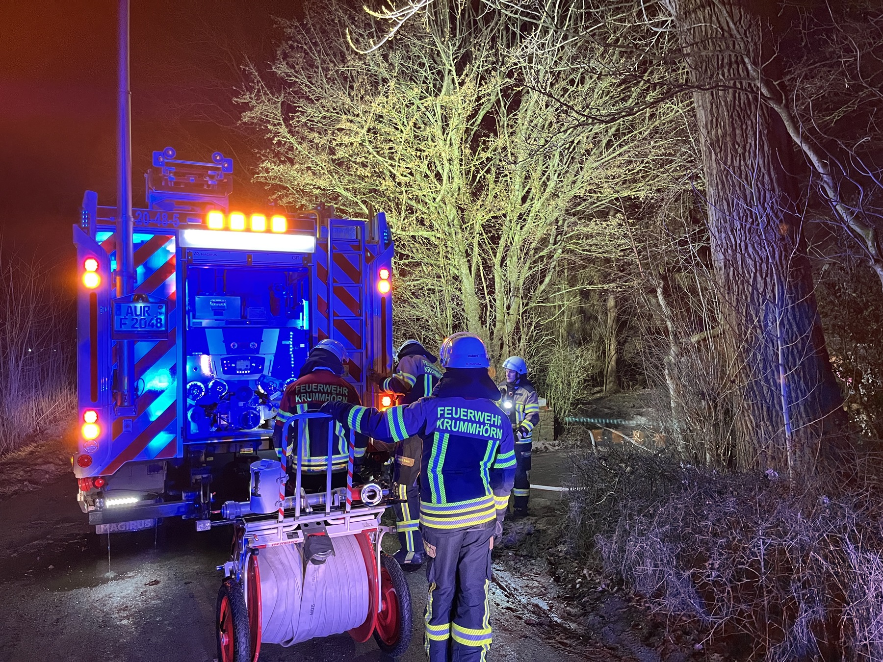 Einsatzfoto Brennender Unrat in einem Garten