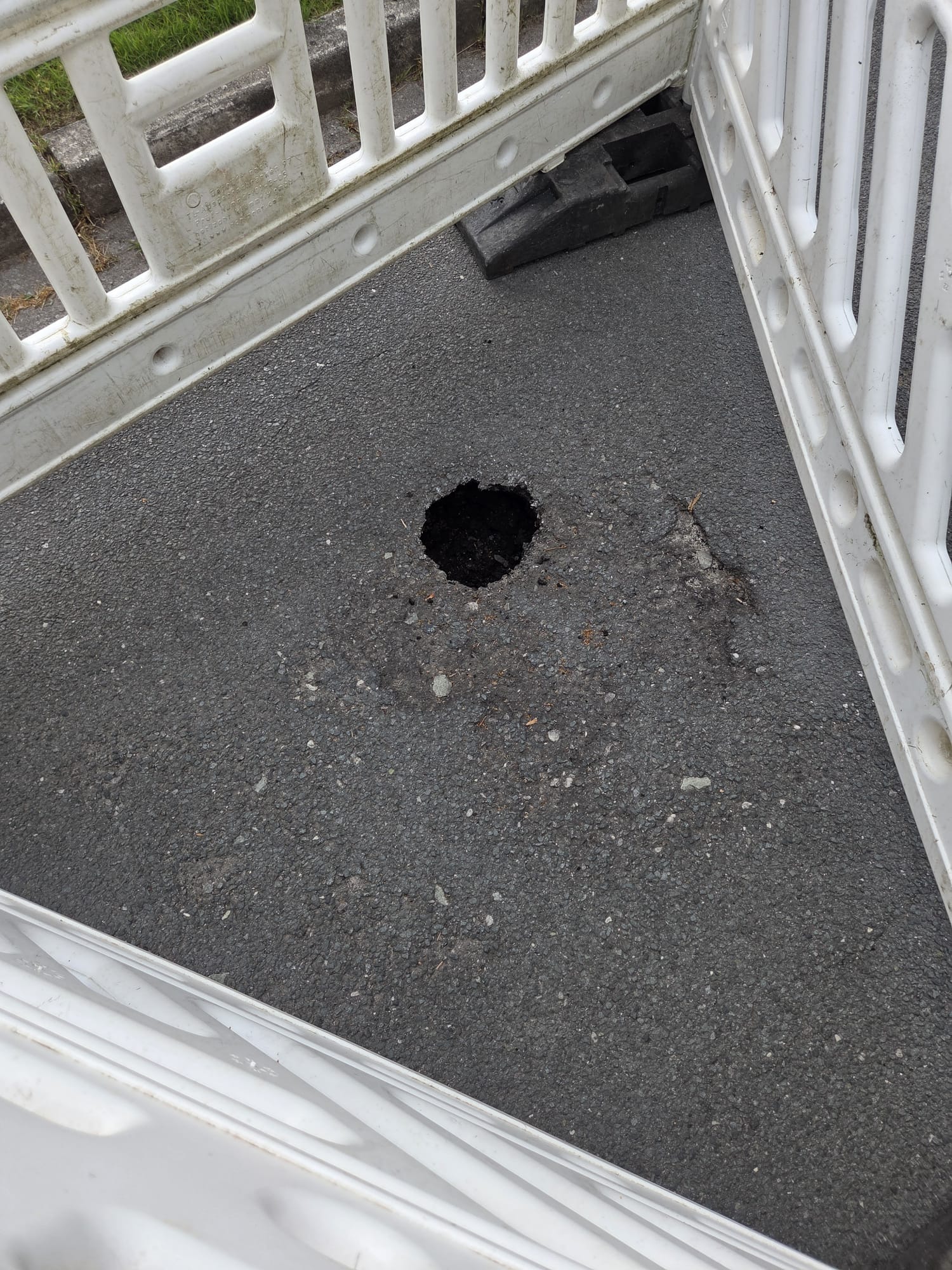 Einsatzfoto Unterspülte Fahrbahn in Loquard 