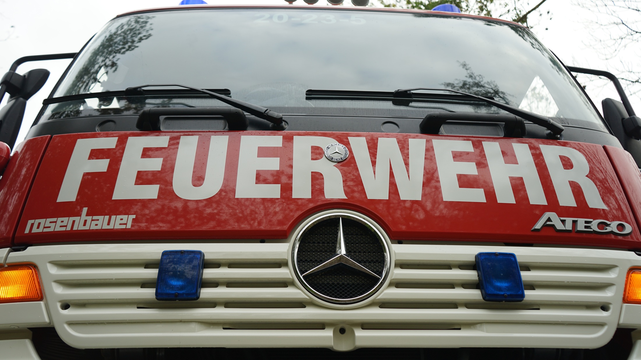 Einsatzfoto Brandnachschau - Brennende Blumengestecke